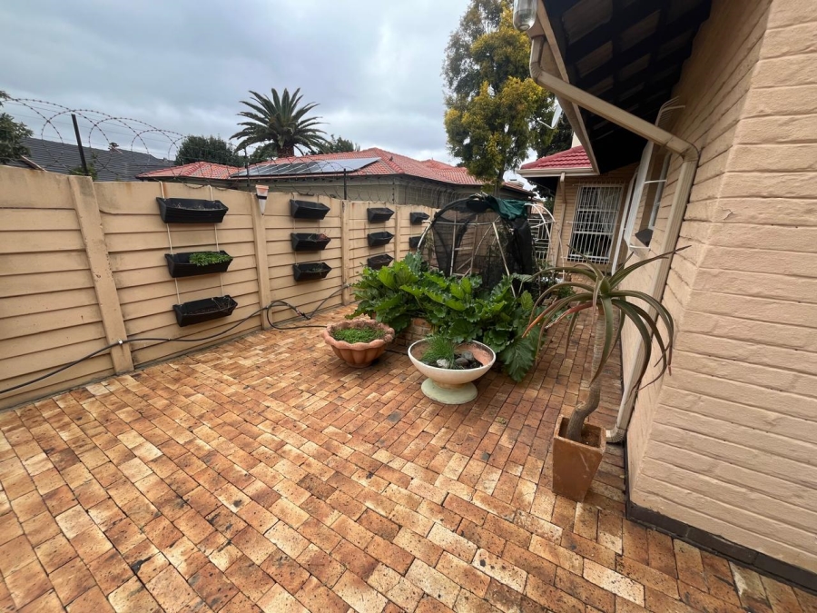 3 Bedroom Property for Sale in Randhart Gauteng