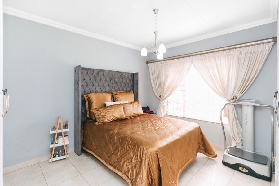 3 Bedroom Property for Sale in Pinehaven Gauteng
