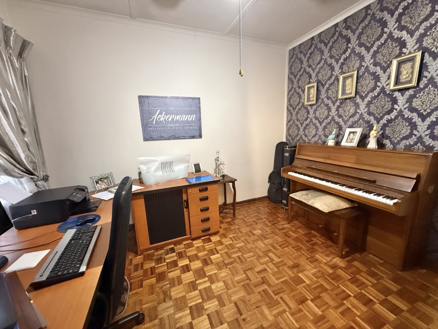 6 Bedroom Property for Sale in Lyttelton Manor Gauteng