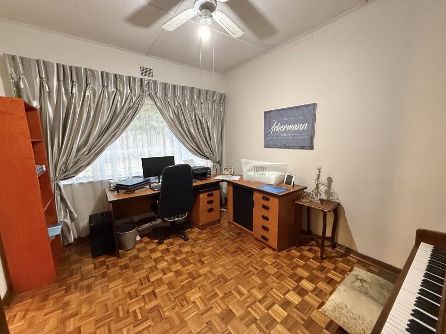 6 Bedroom Property for Sale in Lyttelton Manor Gauteng
