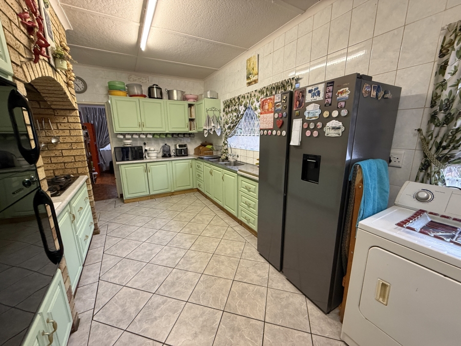 6 Bedroom Property for Sale in Lyttelton Manor Gauteng