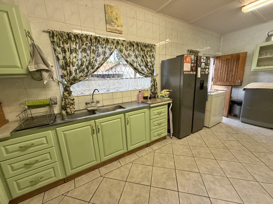 6 Bedroom Property for Sale in Lyttelton Manor Gauteng
