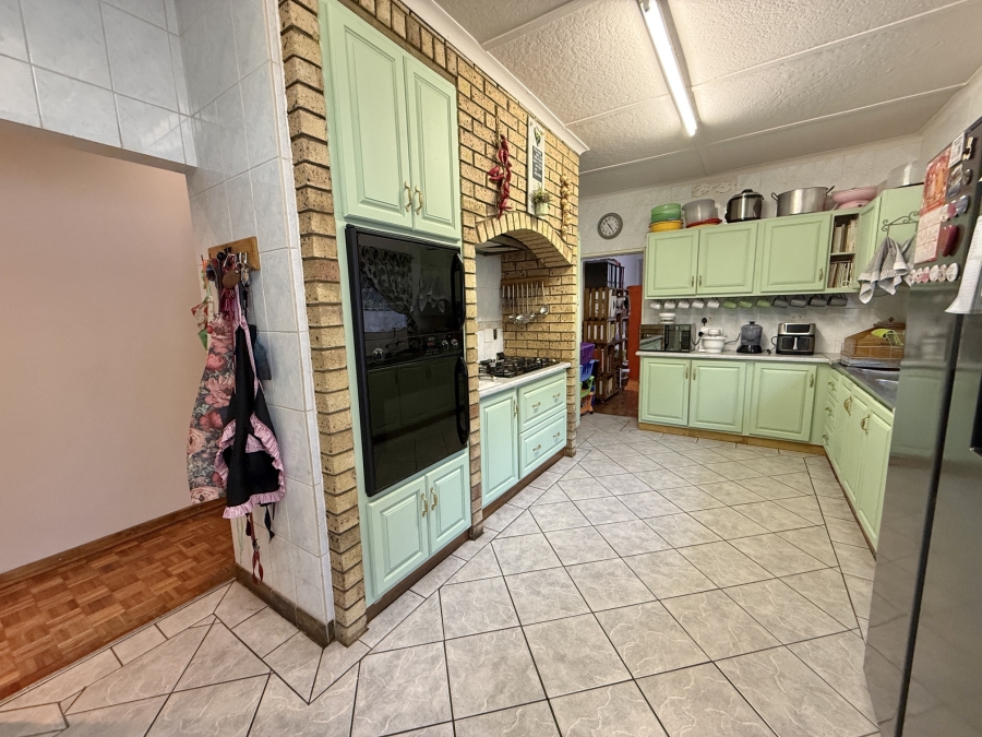 6 Bedroom Property for Sale in Lyttelton Manor Gauteng