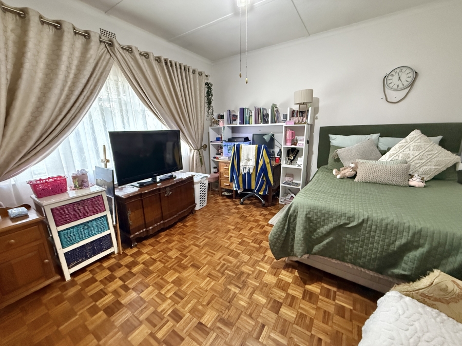 6 Bedroom Property for Sale in Lyttelton Manor Gauteng