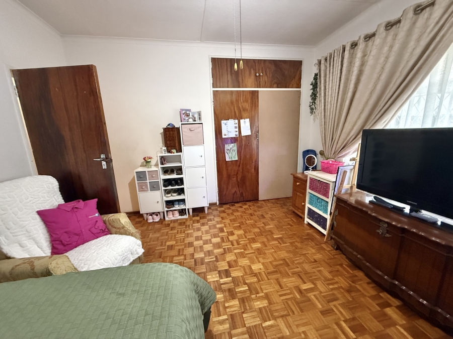6 Bedroom Property for Sale in Lyttelton Manor Gauteng