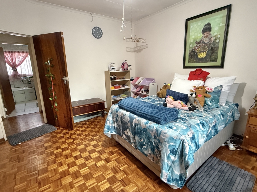 6 Bedroom Property for Sale in Lyttelton Manor Gauteng