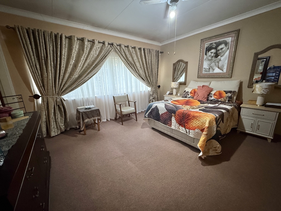 6 Bedroom Property for Sale in Lyttelton Manor Gauteng