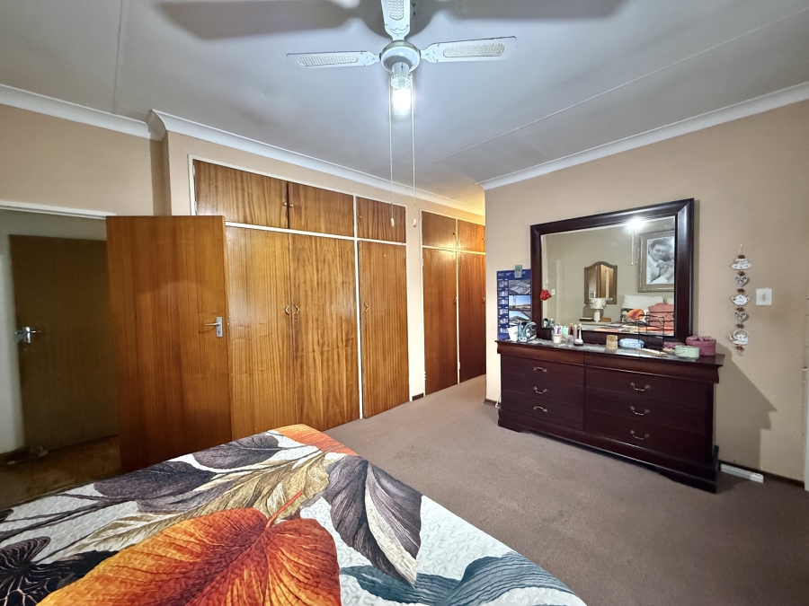 6 Bedroom Property for Sale in Lyttelton Manor Gauteng