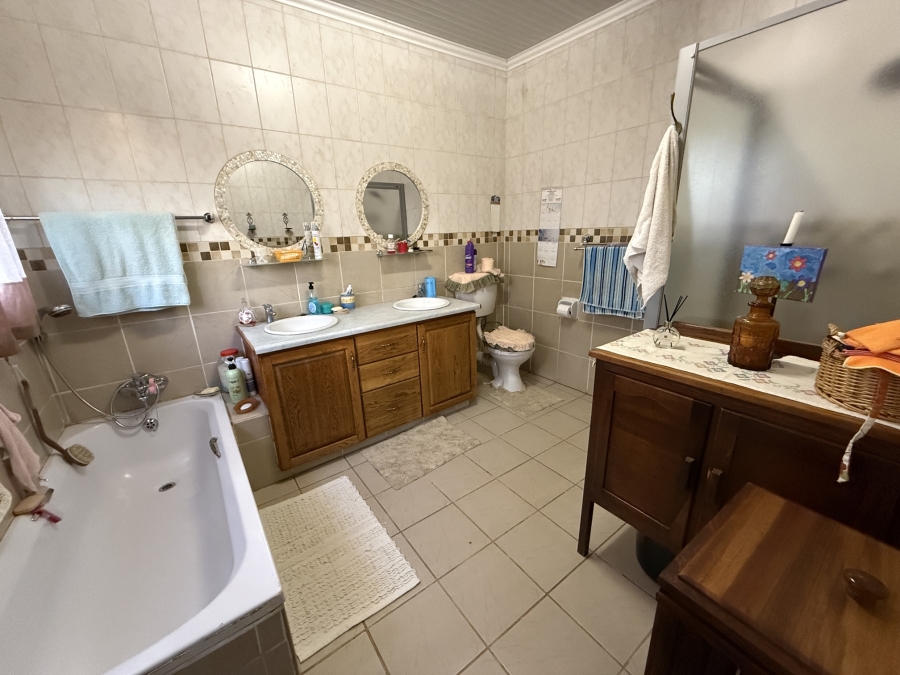 6 Bedroom Property for Sale in Lyttelton Manor Gauteng