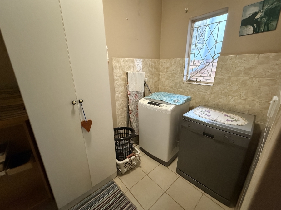 6 Bedroom Property for Sale in Lyttelton Manor Gauteng