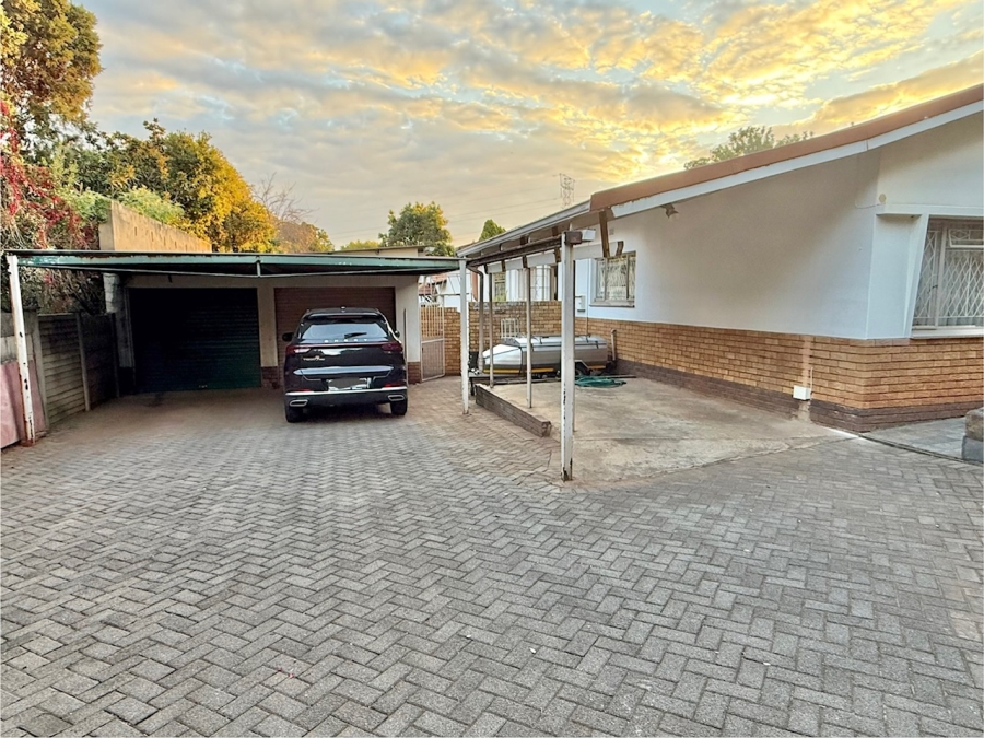 6 Bedroom Property for Sale in Lyttelton Manor Gauteng