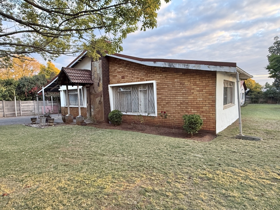 6 Bedroom Property for Sale in Lyttelton Manor Gauteng