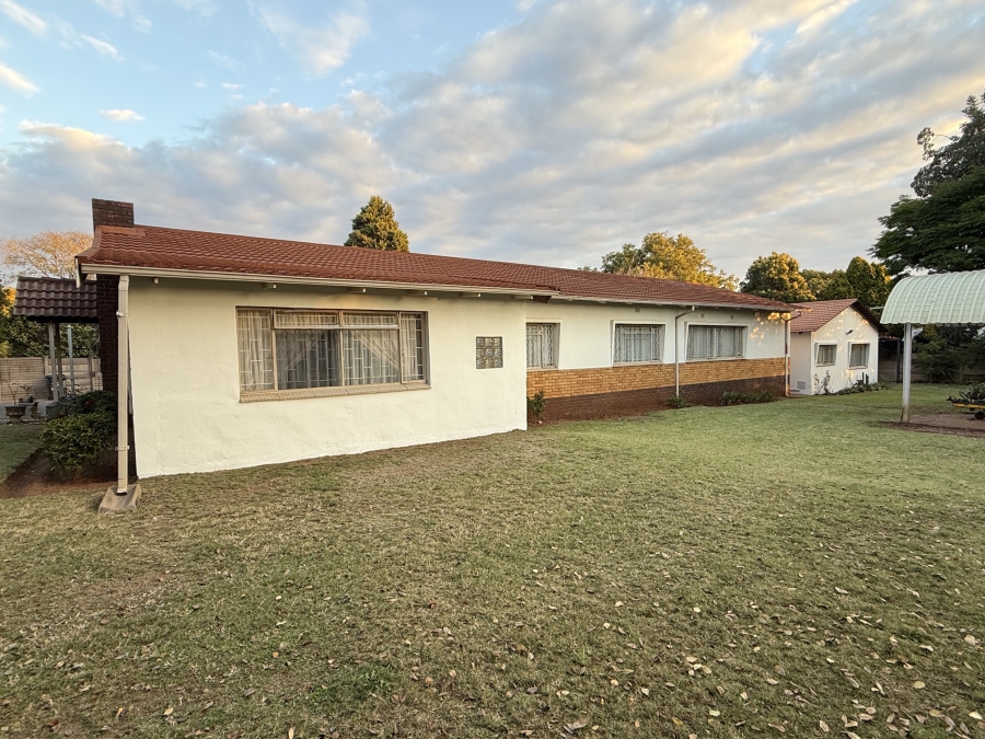 6 Bedroom Property for Sale in Lyttelton Manor Gauteng