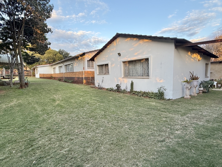 6 Bedroom Property for Sale in Lyttelton Manor Gauteng