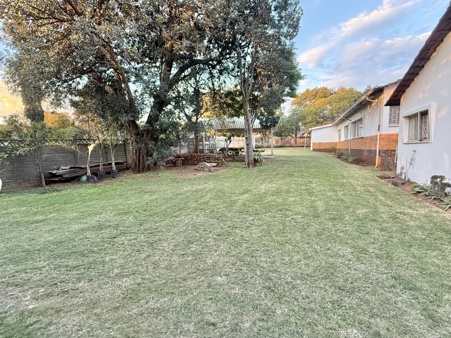6 Bedroom Property for Sale in Lyttelton Manor Gauteng