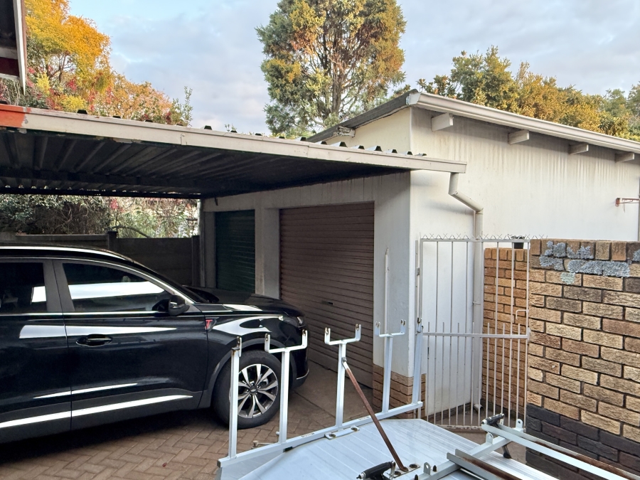 6 Bedroom Property for Sale in Lyttelton Manor Gauteng