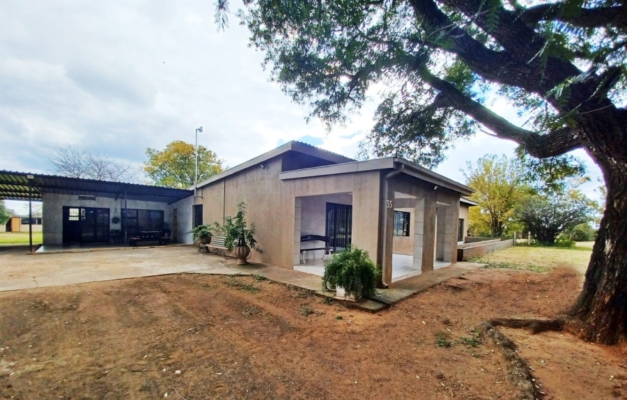 4 Bedroom Property for Sale in Mullerstuine Gauteng