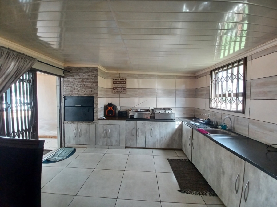 4 Bedroom Property for Sale in Mullerstuine Gauteng