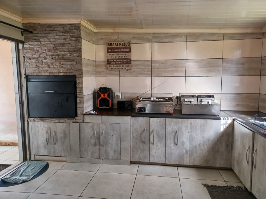 4 Bedroom Property for Sale in Mullerstuine Gauteng