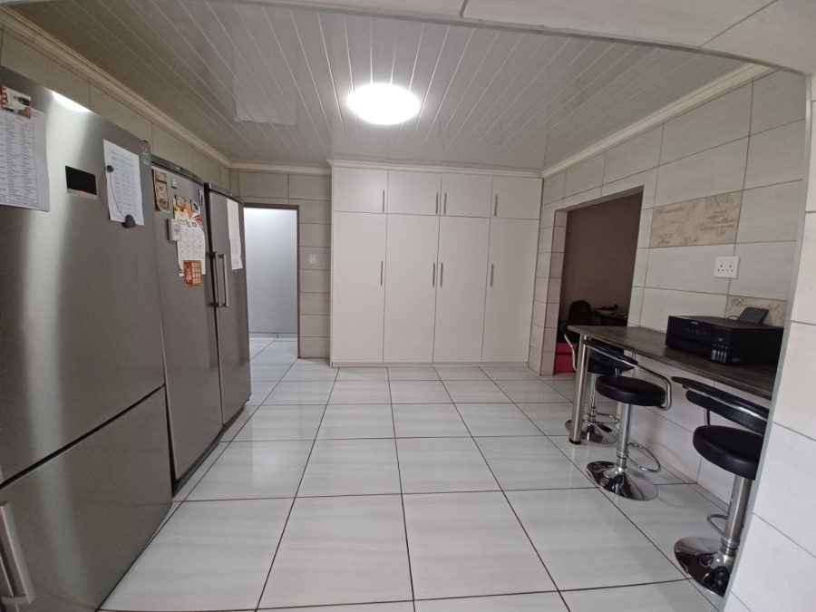 4 Bedroom Property for Sale in Mullerstuine Gauteng