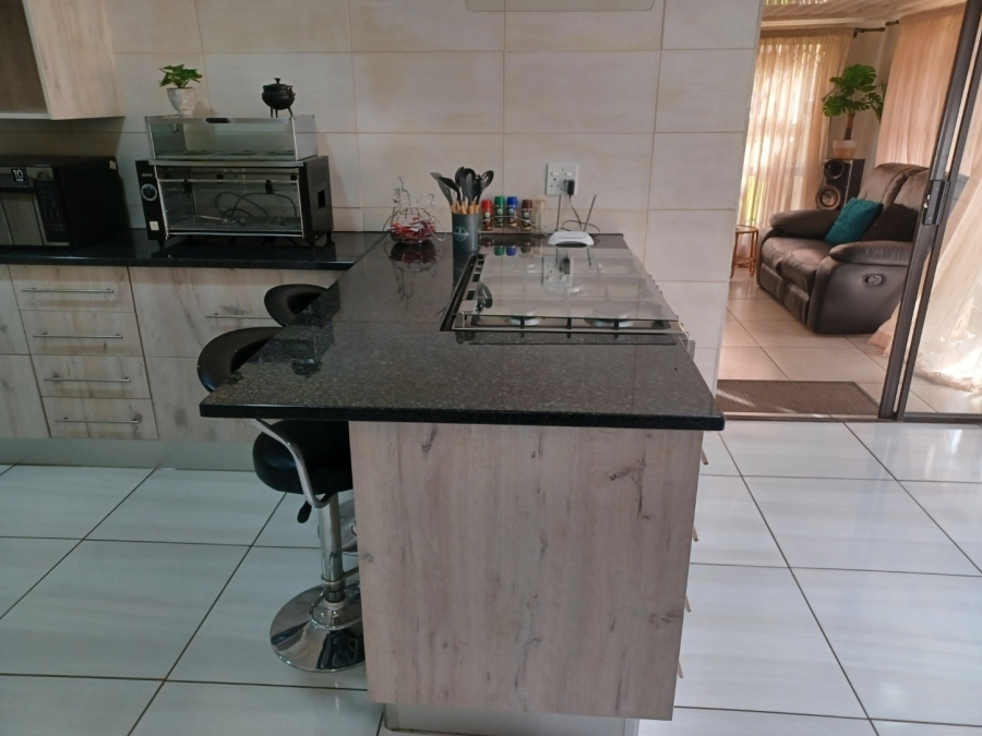 4 Bedroom Property for Sale in Mullerstuine Gauteng