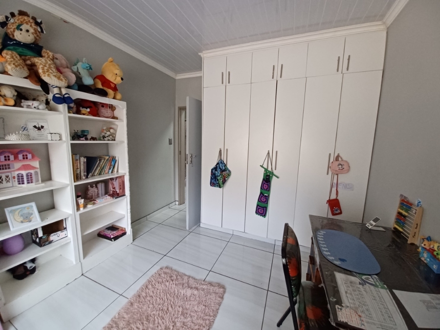 4 Bedroom Property for Sale in Mullerstuine Gauteng