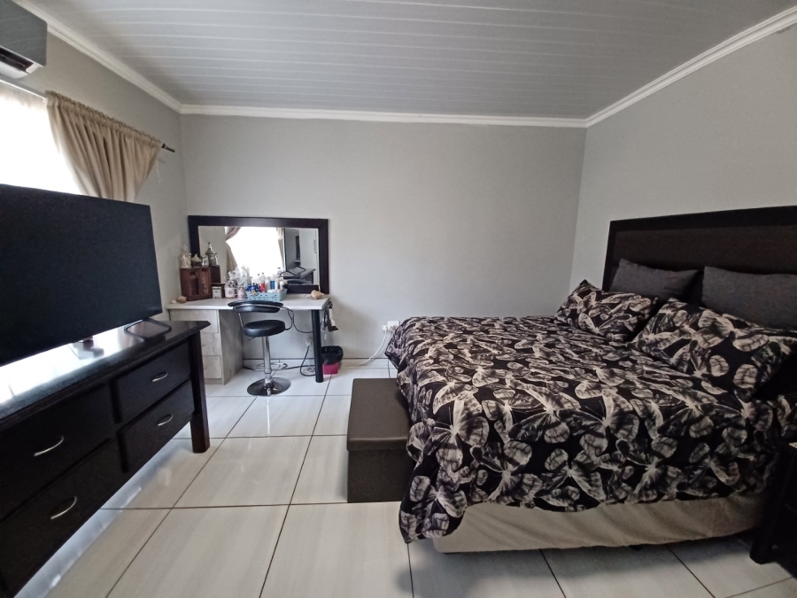 4 Bedroom Property for Sale in Mullerstuine Gauteng