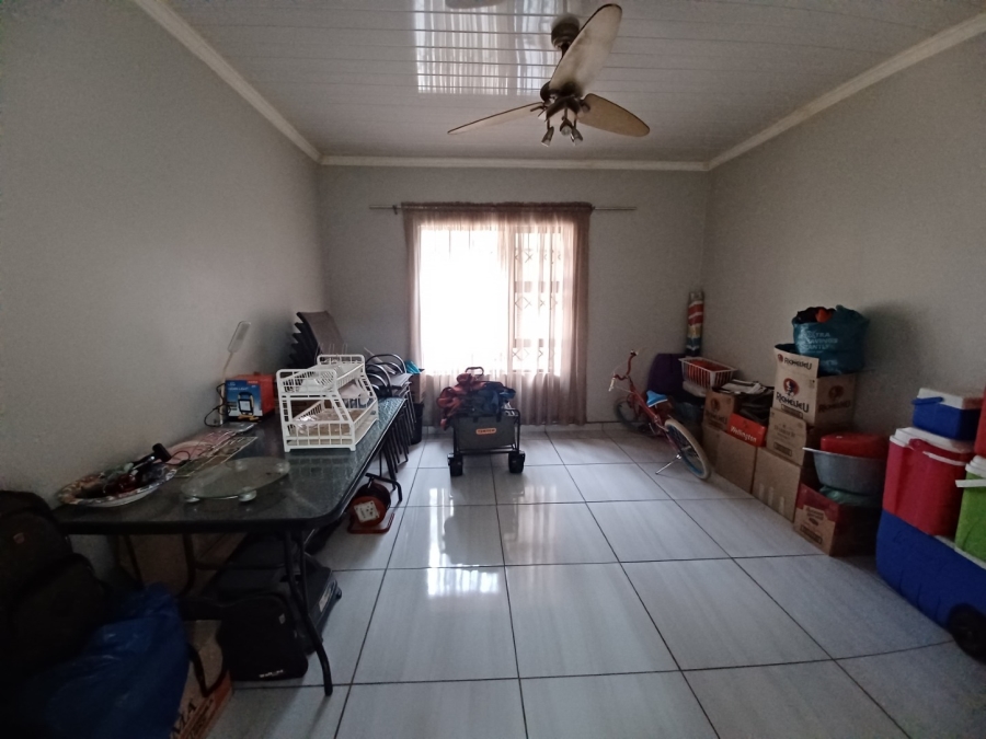 4 Bedroom Property for Sale in Mullerstuine Gauteng