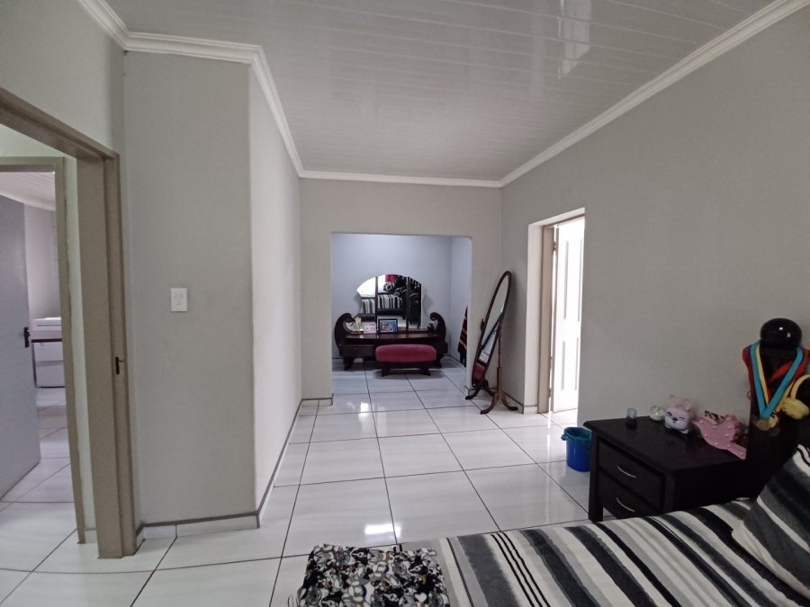 4 Bedroom Property for Sale in Mullerstuine Gauteng