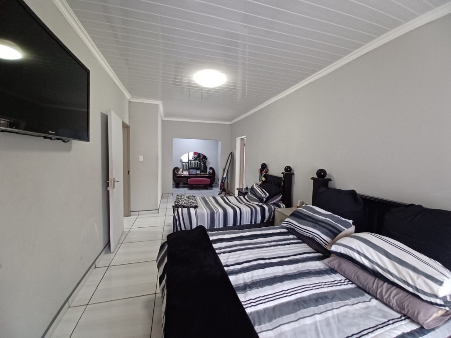 4 Bedroom Property for Sale in Mullerstuine Gauteng