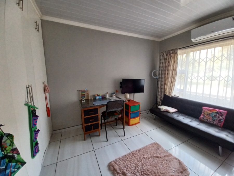 4 Bedroom Property for Sale in Mullerstuine Gauteng