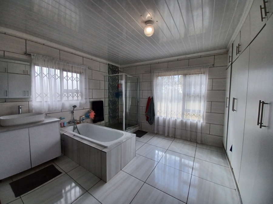 4 Bedroom Property for Sale in Mullerstuine Gauteng