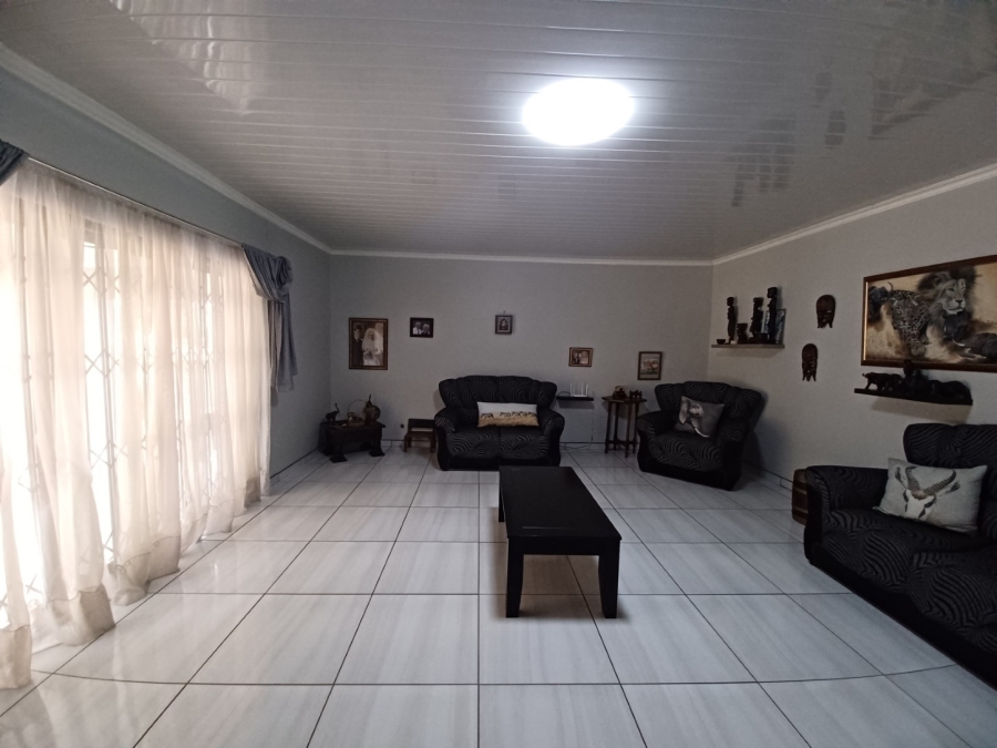 4 Bedroom Property for Sale in Mullerstuine Gauteng