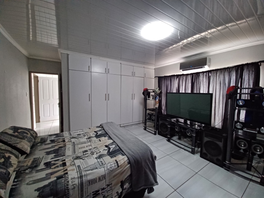 4 Bedroom Property for Sale in Mullerstuine Gauteng