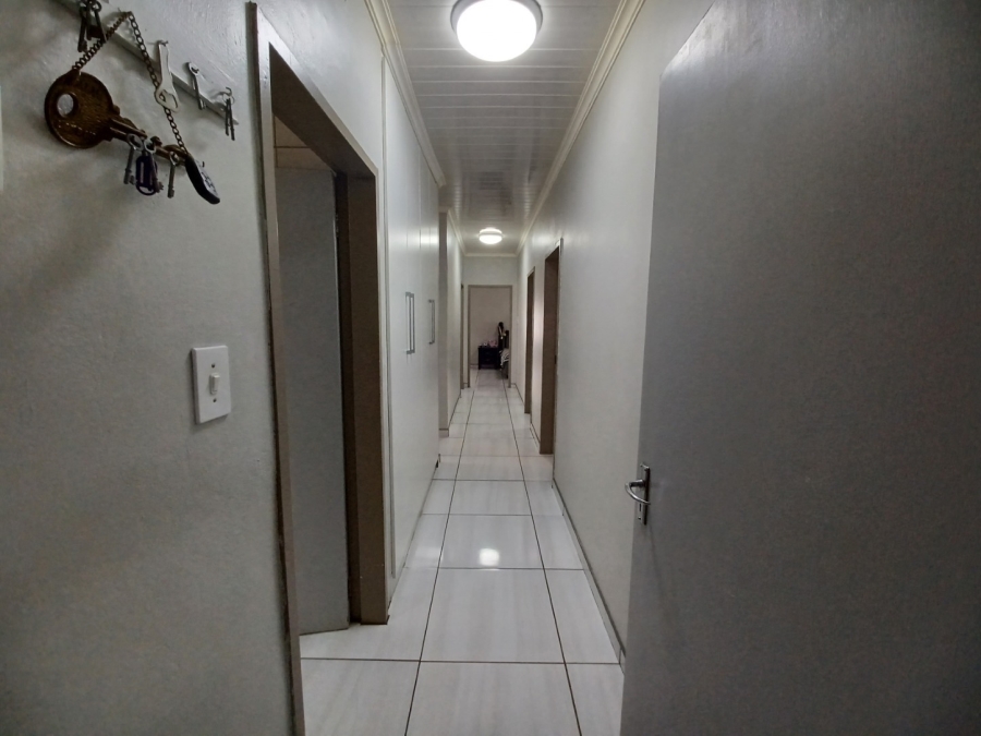4 Bedroom Property for Sale in Mullerstuine Gauteng