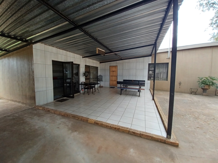 4 Bedroom Property for Sale in Mullerstuine Gauteng