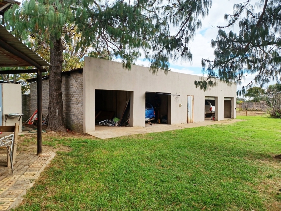 4 Bedroom Property for Sale in Mullerstuine Gauteng
