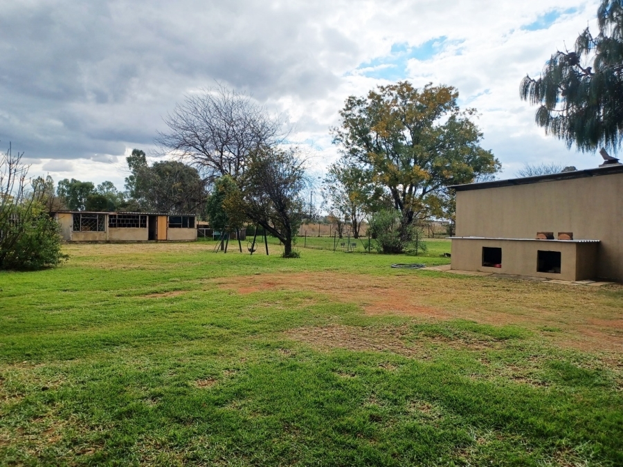 4 Bedroom Property for Sale in Mullerstuine Gauteng