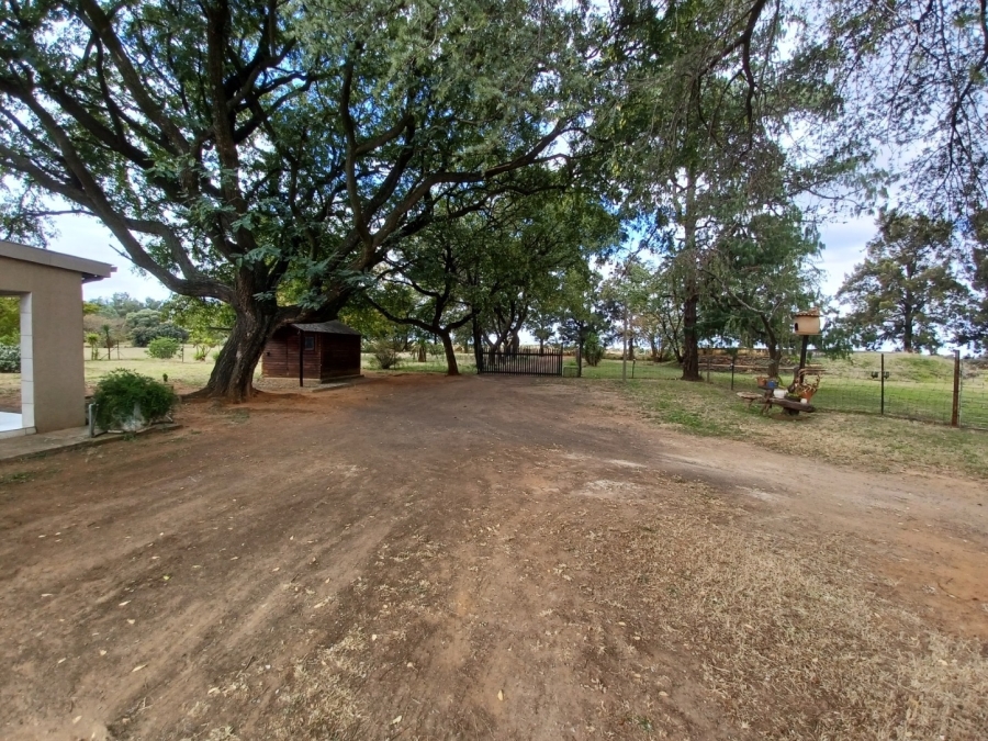 4 Bedroom Property for Sale in Mullerstuine Gauteng