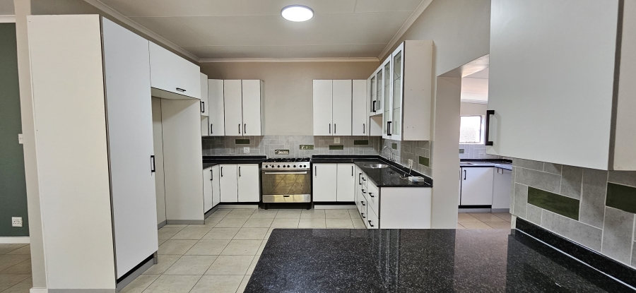 5 Bedroom Property for Sale in Three Rivers Gauteng