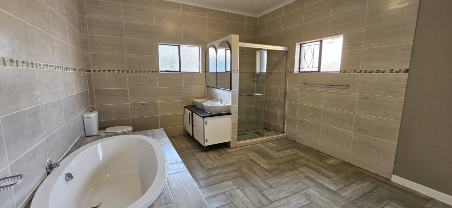 5 Bedroom Property for Sale in Three Rivers Gauteng
