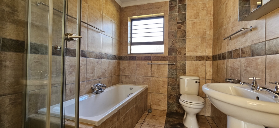 5 Bedroom Property for Sale in Three Rivers Gauteng