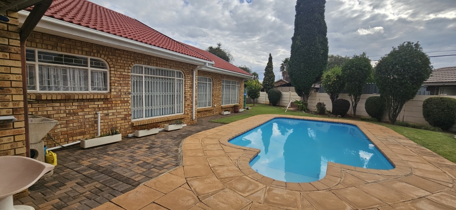 4 Bedroom Property for Sale in Risiville Gauteng