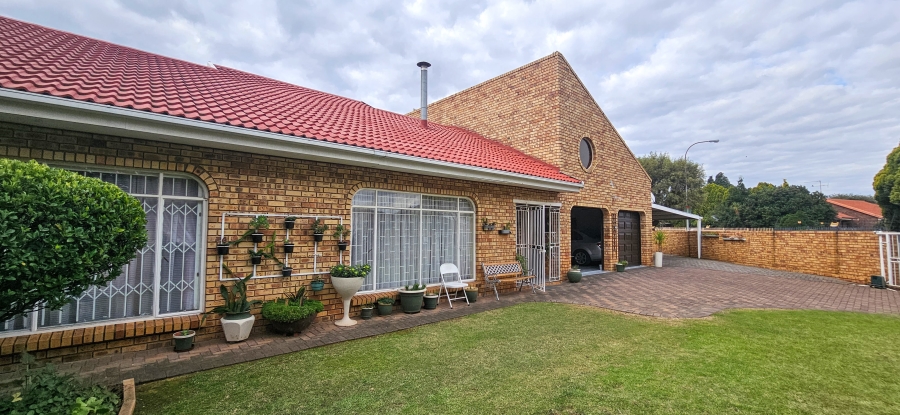 4 Bedroom Property for Sale in Risiville Gauteng