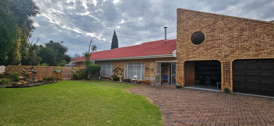 4 Bedroom Property for Sale in Risiville Gauteng