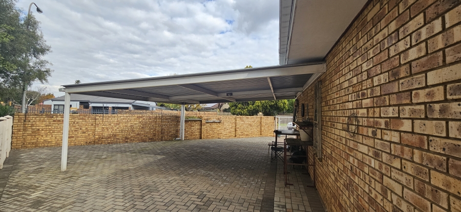 4 Bedroom Property for Sale in Risiville Gauteng