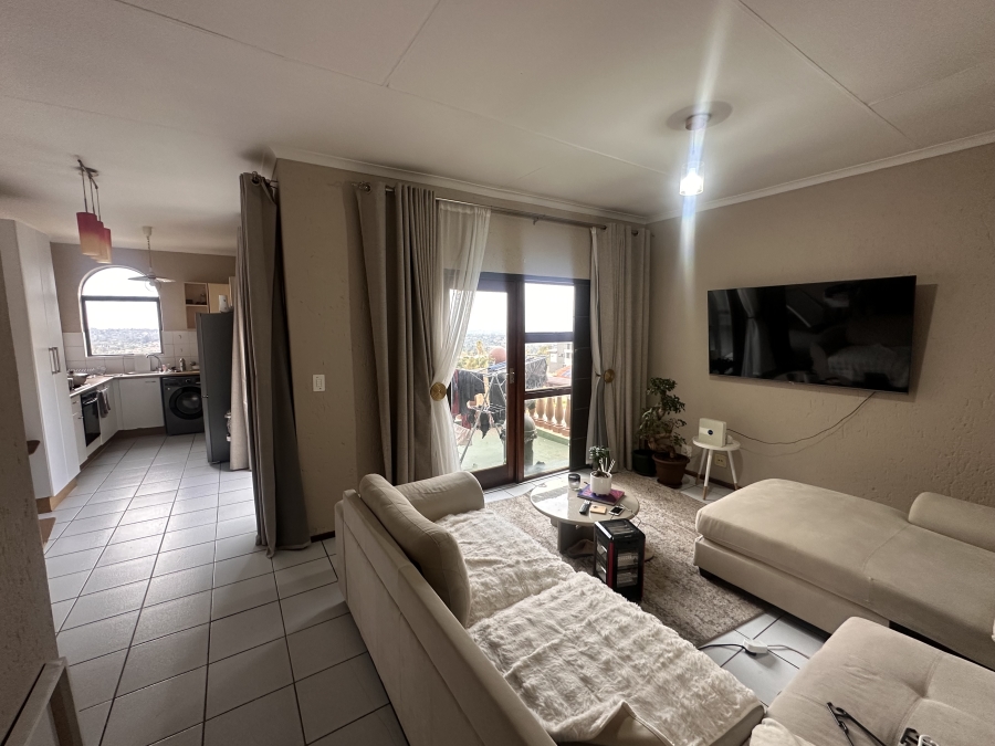 To Let 2 Bedroom Property for Rent in Constantia Kloof Gauteng