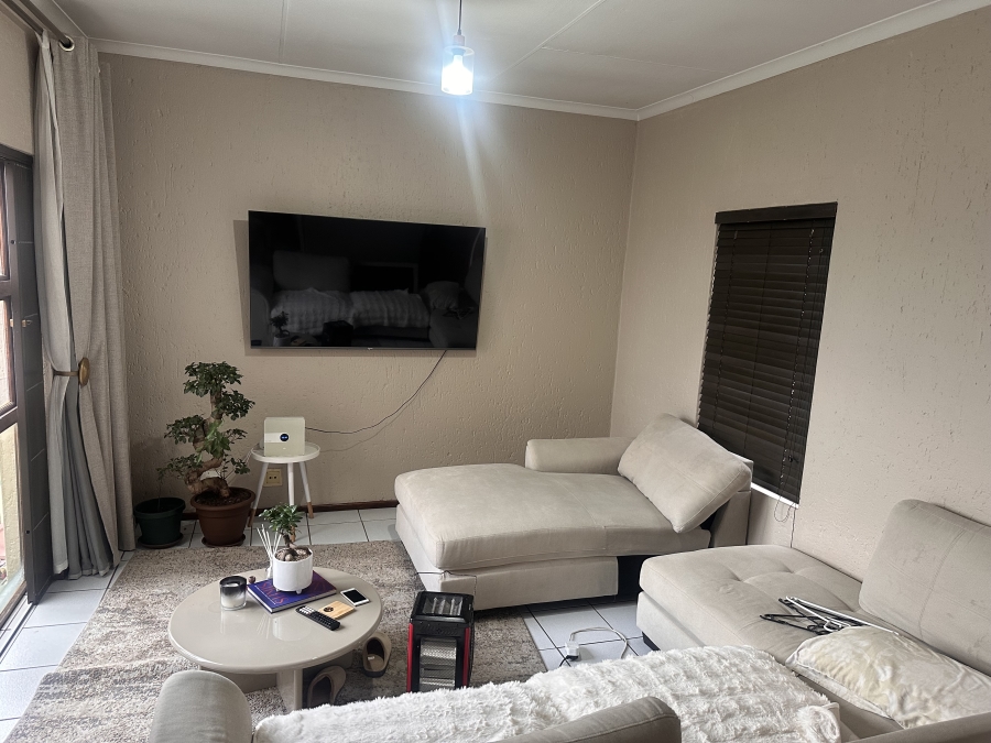 To Let 2 Bedroom Property for Rent in Constantia Kloof Gauteng