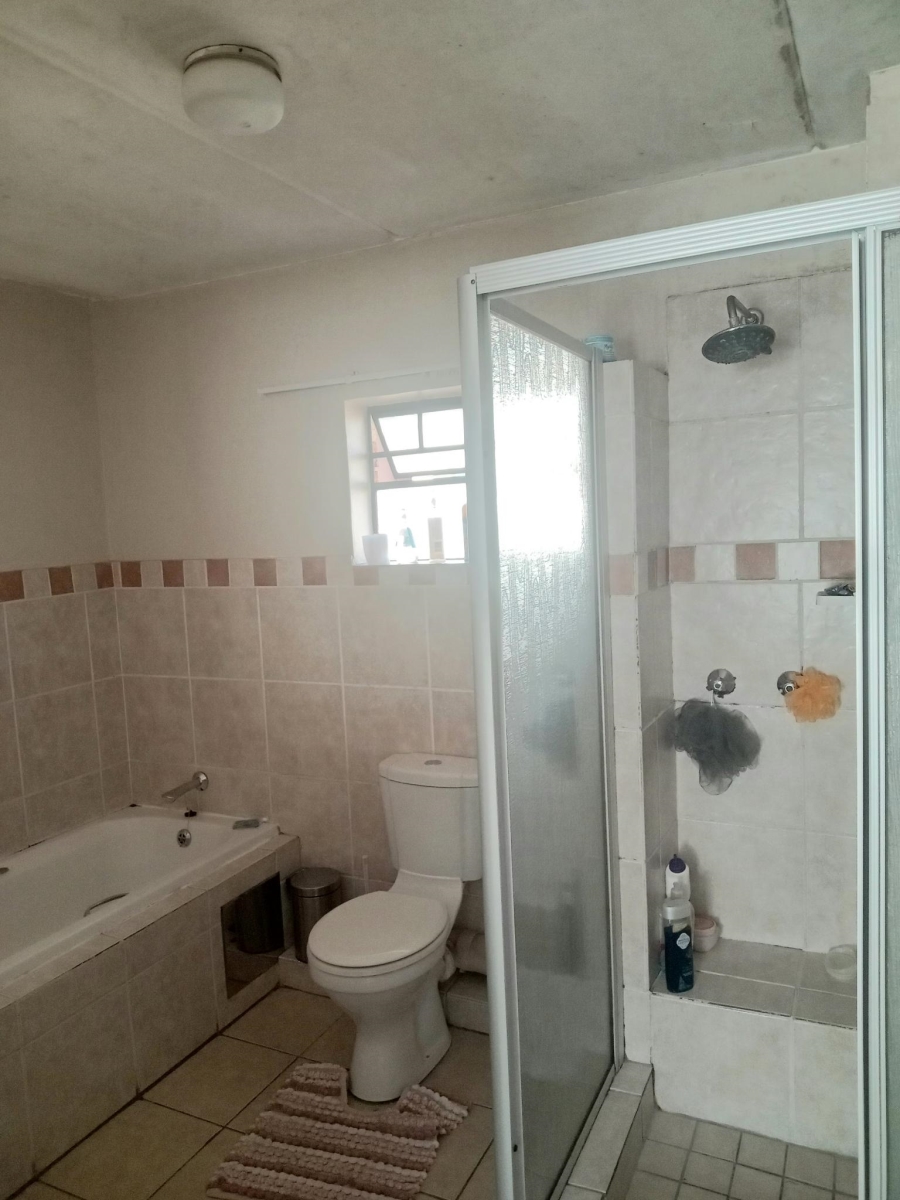 2 Bedroom Property for Sale in Noordwyk Gauteng