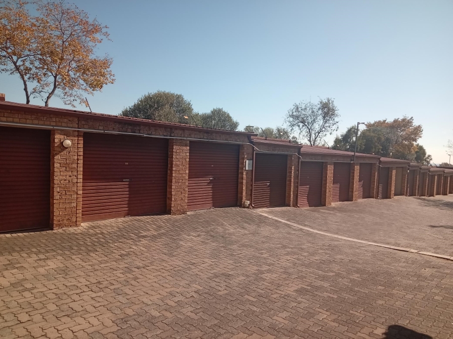 2 Bedroom Property for Sale in Noordwyk Gauteng